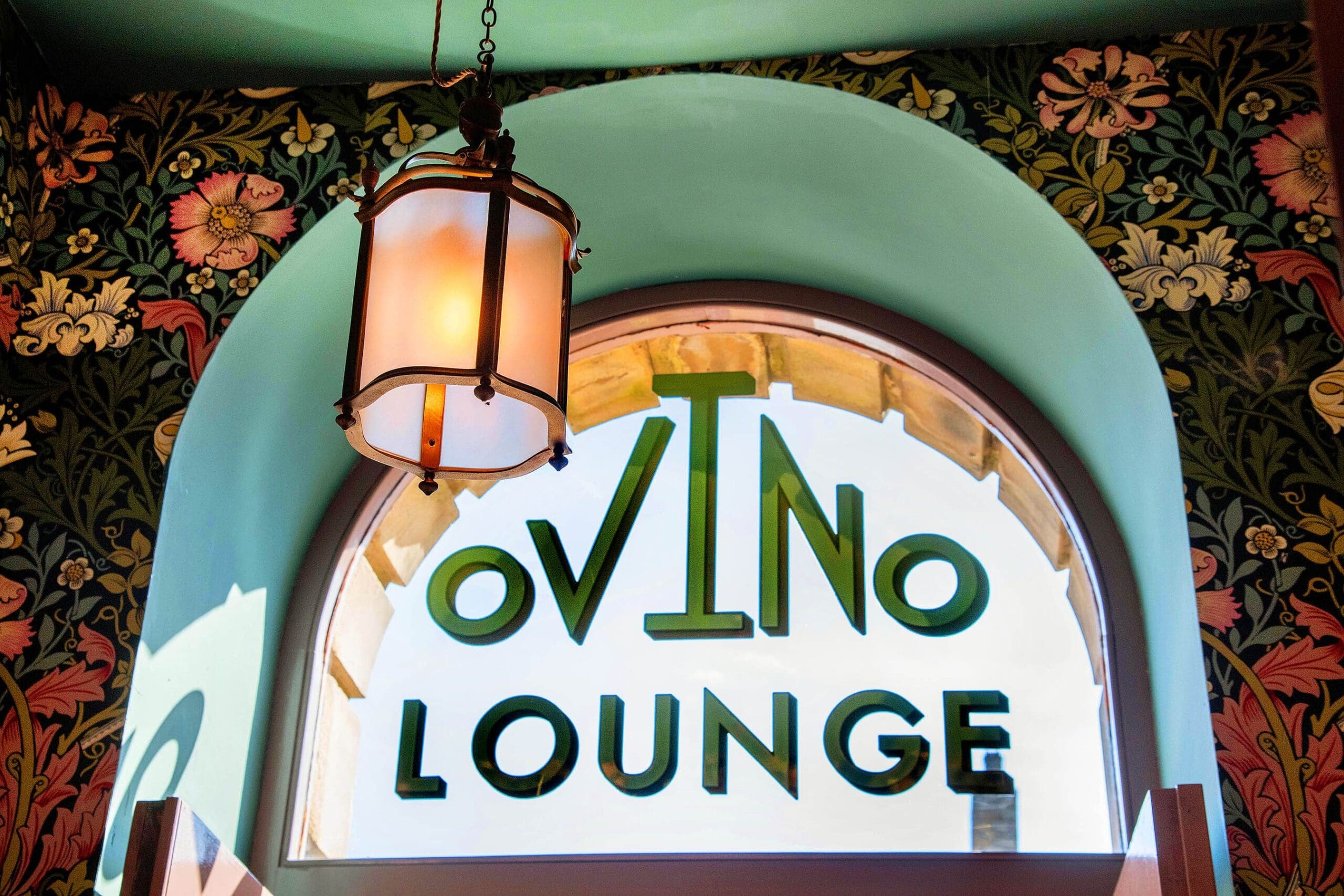 Ovino Lounge logo